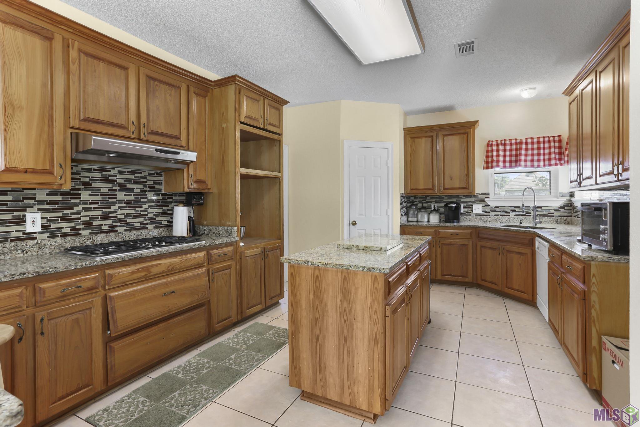 9916 Blakemore Avenue Baton Rouge, LA 70810 - Photo 9 of 16 Gallery Image 9