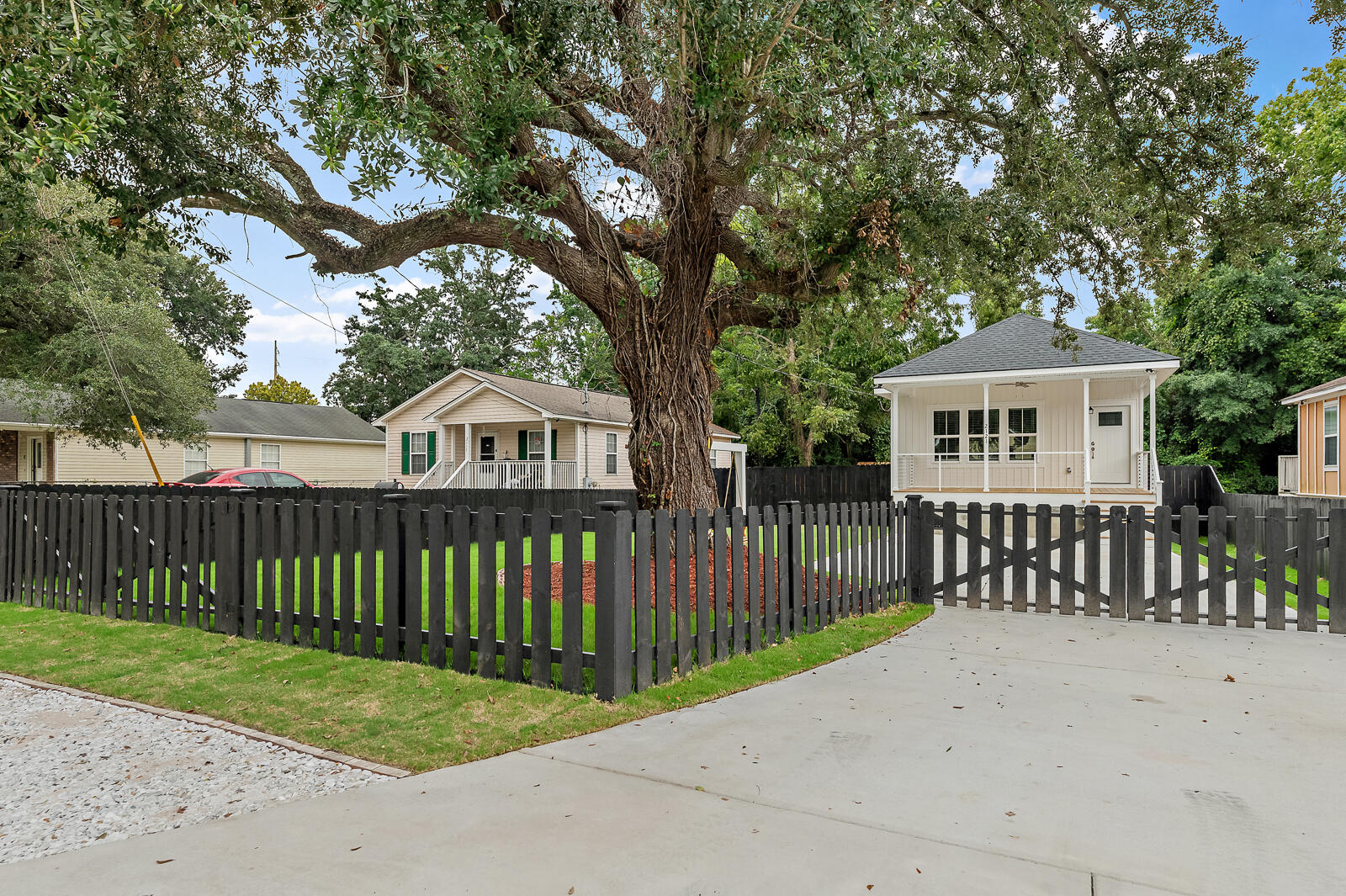 2121 Target Street North Charleston, SC 29406 - Photo 2 of 21 2121 Target Street 1 of 39