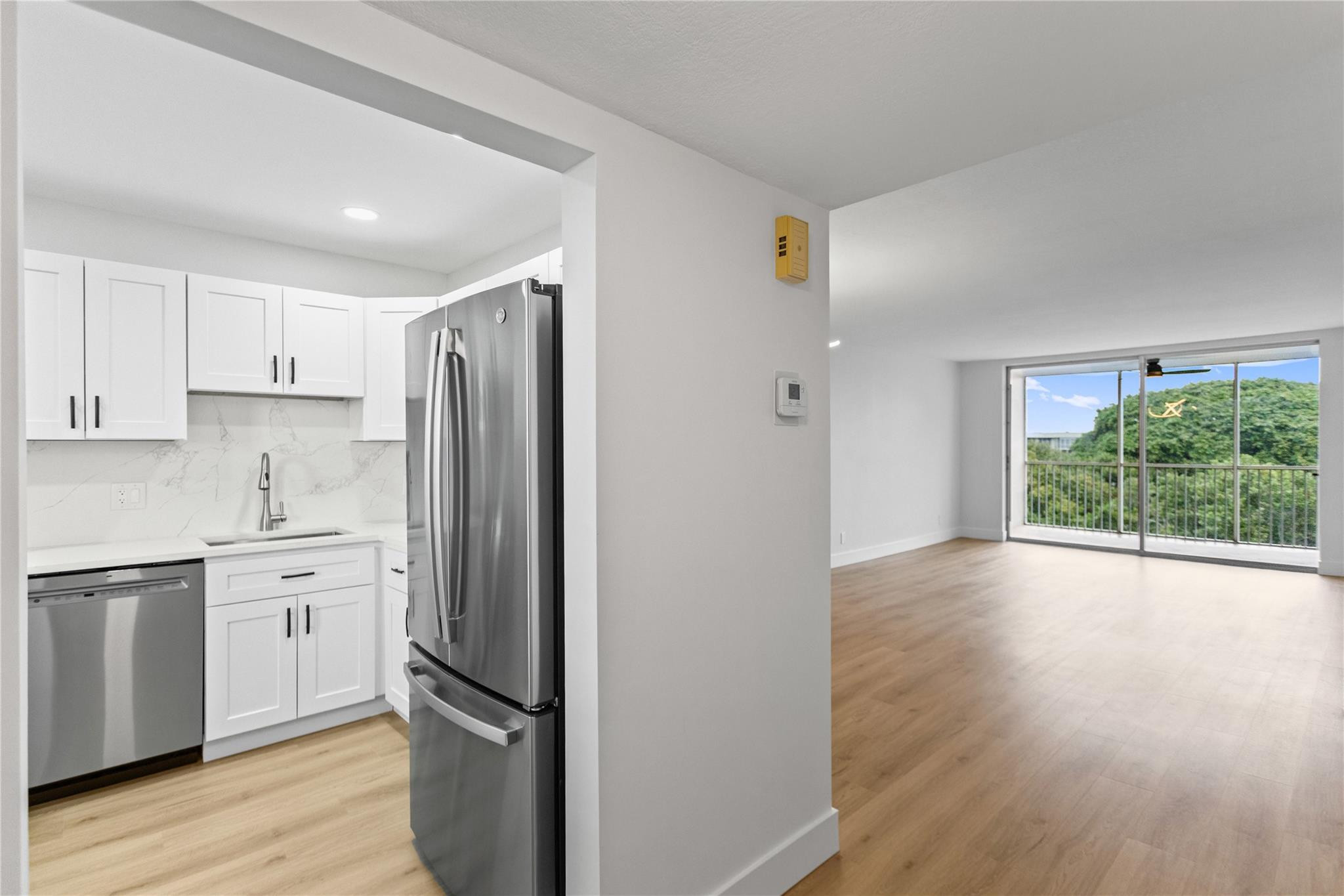 3000 South Course Drive, Unit 607 Pompano Beach, FL 33069 - Photo 11 of 36 Kitchen