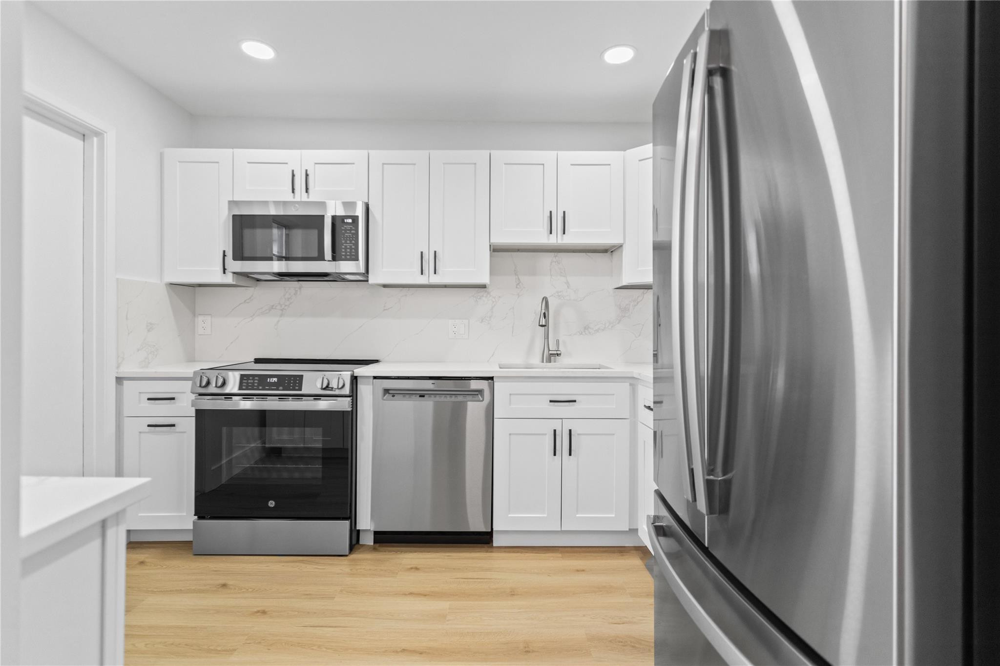 3000 South Course Drive, Unit 607 Pompano Beach, FL 33069 - Photo 12 of 36 Kitchen