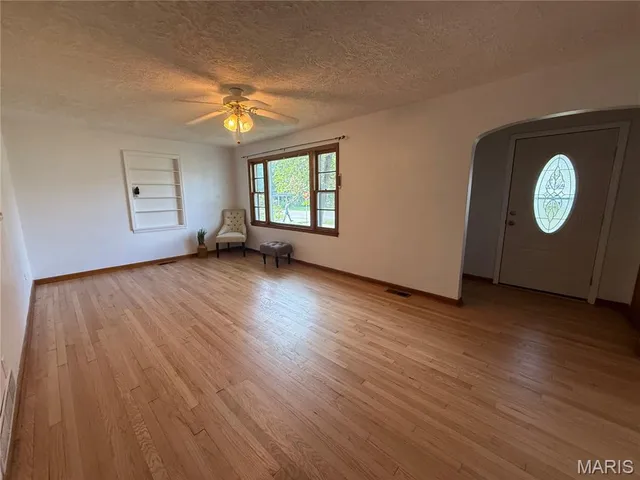 $189,900 | 1420 West Centennial Avenue, Bowling Green, MO 63334