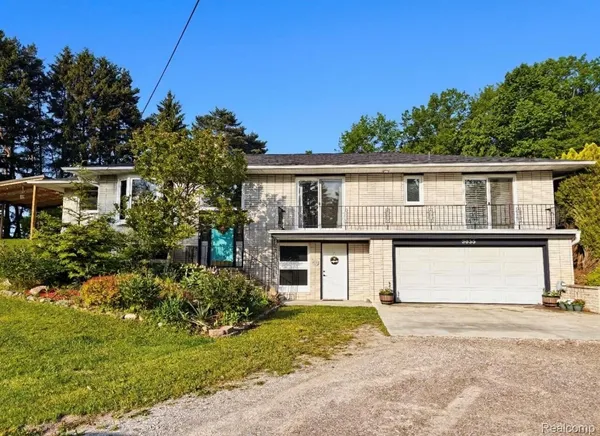 $309,999 | 3835 North Graham Road, Freeland, MI 48623