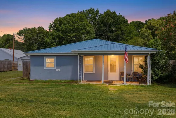 $165,000 | 3948 Main Ave Drive Northwest, Hickory, NC 28601