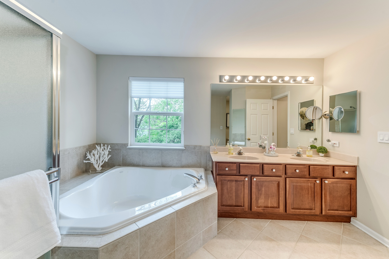 808 Linden Circle Hoffman Estates, IL 60169 - Photo 19 of 31
