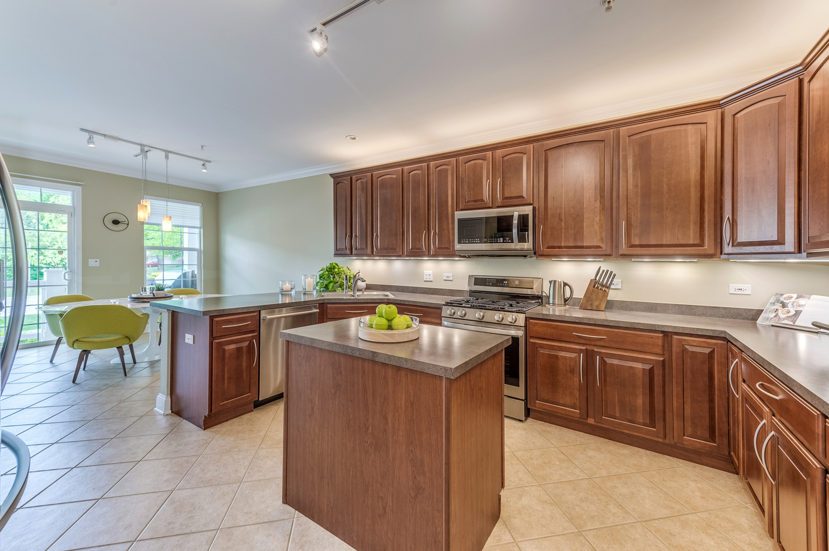 808 Linden Circle Hoffman Estates, IL 60169 - Photo 6 of 31