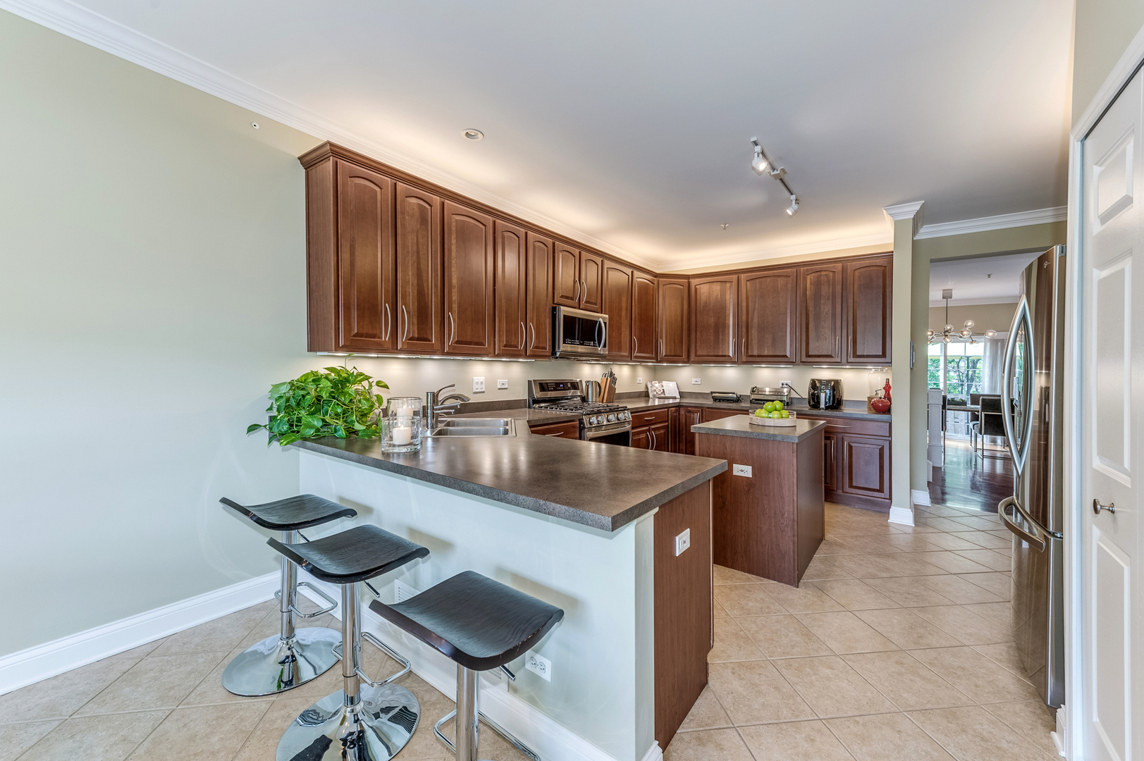 808 Linden Circle Hoffman Estates, IL 60169 - Photo 8 of 31