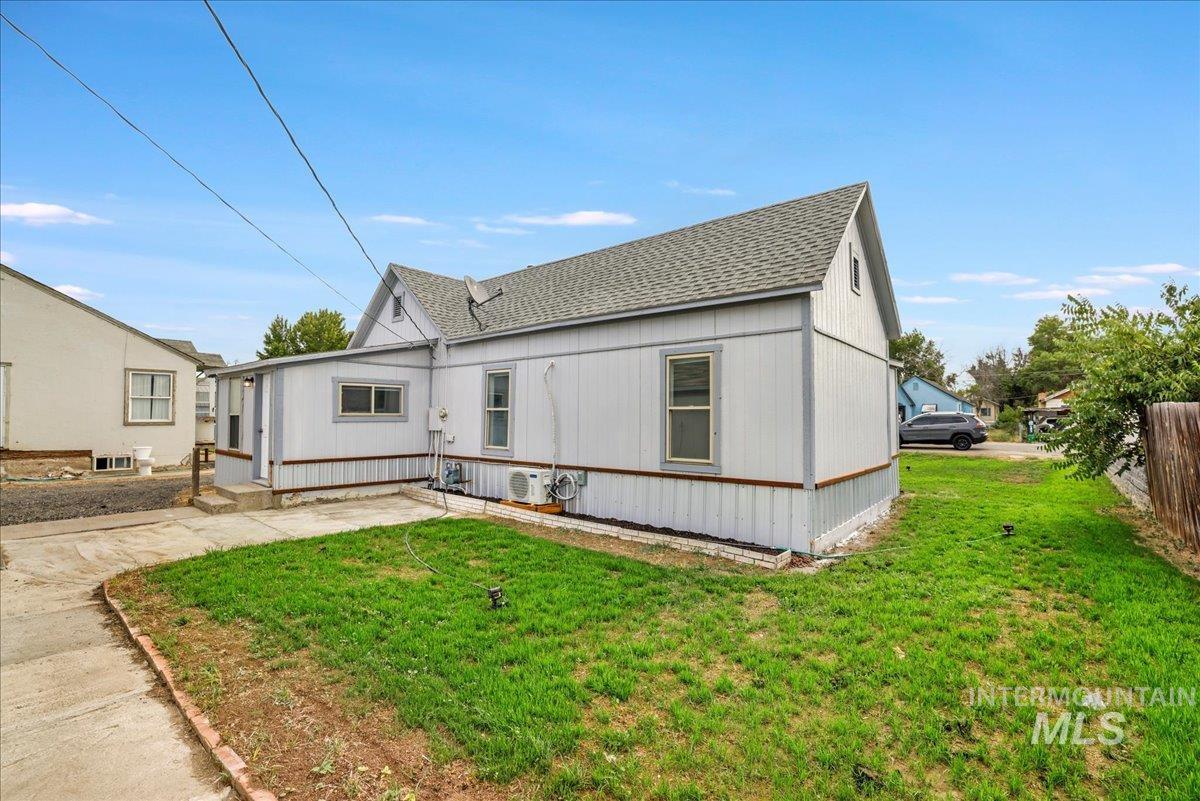 225 Oregon Street Gooding, ID 83330 - Photo 5 of 33