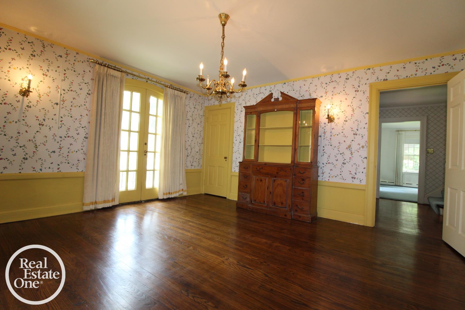 93 Moran Road Grosse Pointe, MI 48236 - Photo 14 of 71 50177408-d768e0e1-47c8-4e89-8b3d-96d782730161.JPG
