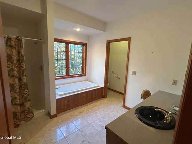 $839,900 | 553 Potter Hill Road, Bolton, NY 12814