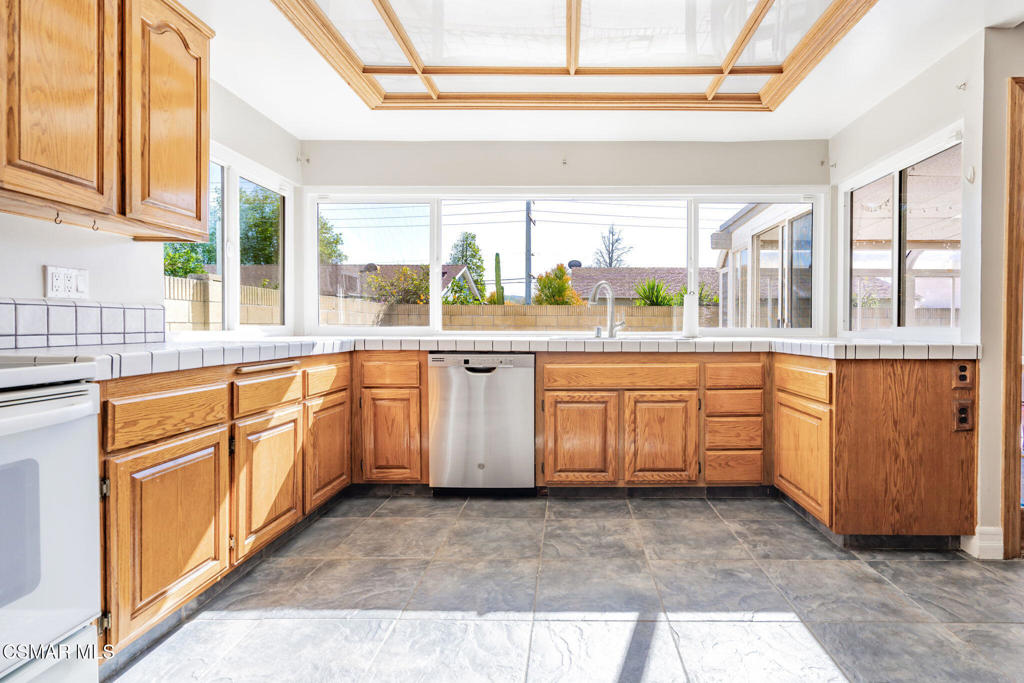 3648 Woodhaven Street Simi Valley, CA 93063 - Photo 9 of 30