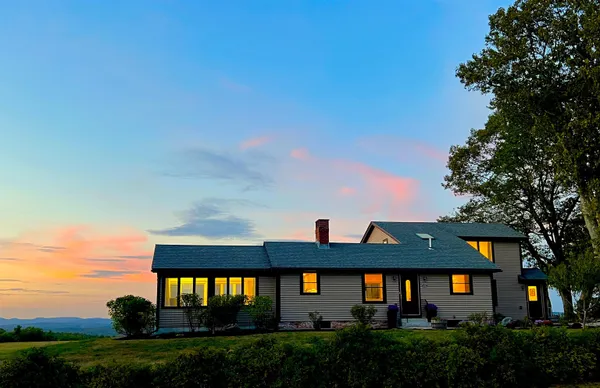 $1,048,000 | 152 Evans Road, Barnstead, NH 03218