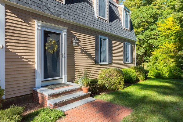 142 Haverhill Road Topsfield, MA 01983 - Photo 2 of 26 Gallery Image 2