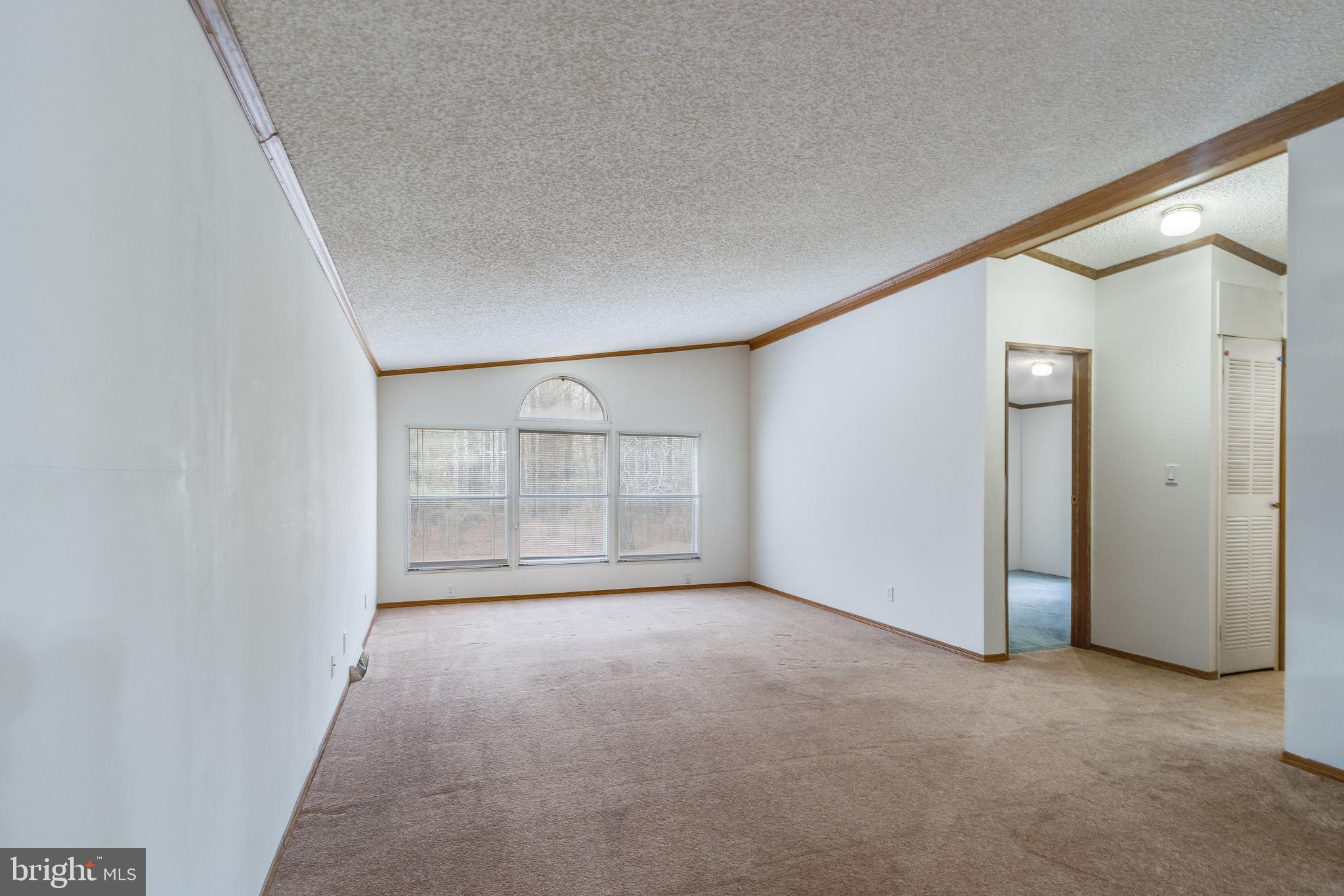 2578 Williamsville Road Houston, DE 19954 - Photo 20 of 52 an empty room with windows and closet
