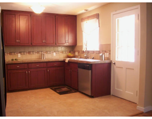 238 Atwater Road Springfield, MA 01107 - Photo 5 of 16 Gallery Image 5
