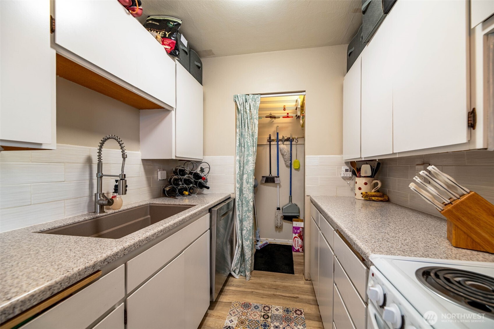 1427 3rd Avenue West, Unit 8 Seattle, WA 98119 - Photo 14 of 35