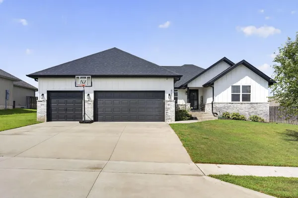 $415,000 | 4247 Tuscany Circle, Ozark, MO 65721