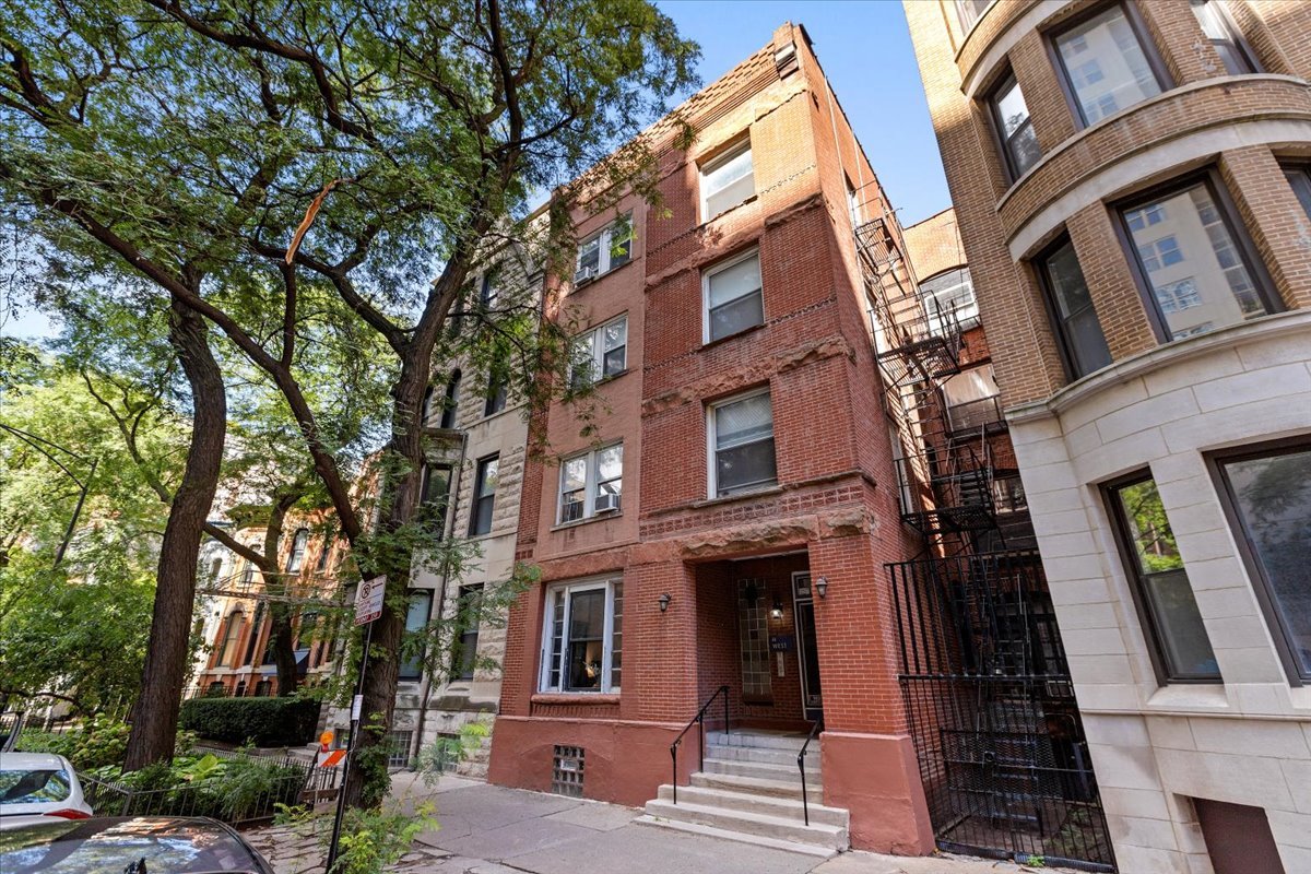 14 West Chestnut Street, Unit 1F Chicago, IL 60610 - Photo 1 of 10