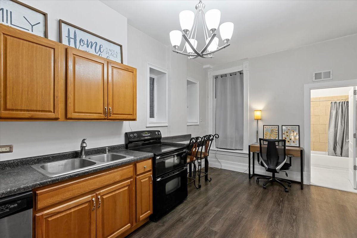 14 West Chestnut Street, Unit 1F Chicago, IL 60610 - Photo 2 of 10