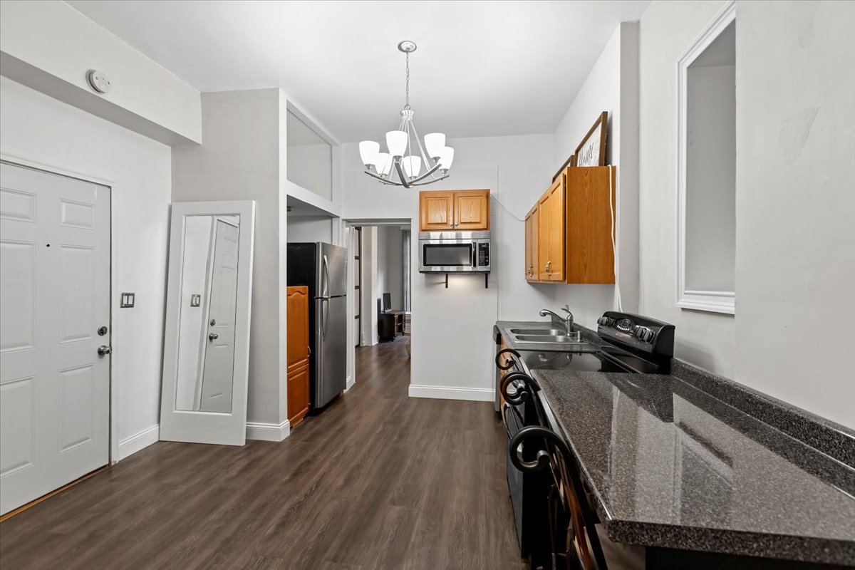 14 West Chestnut Street, Unit 1F Chicago, IL 60610 - Photo 3 of 10