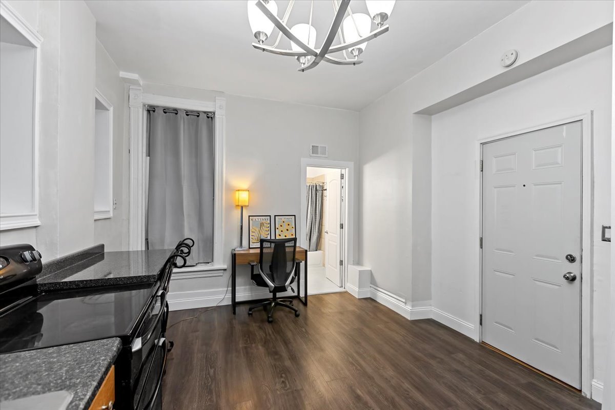 14 West Chestnut Street, Unit 1F Chicago, IL 60610 - Photo 5 of 10