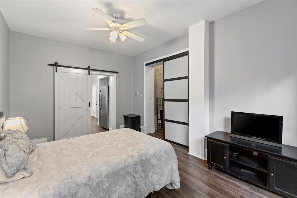 14 West Chestnut Street, Unit 1F Chicago, IL 60610 - Photo 8 of 10