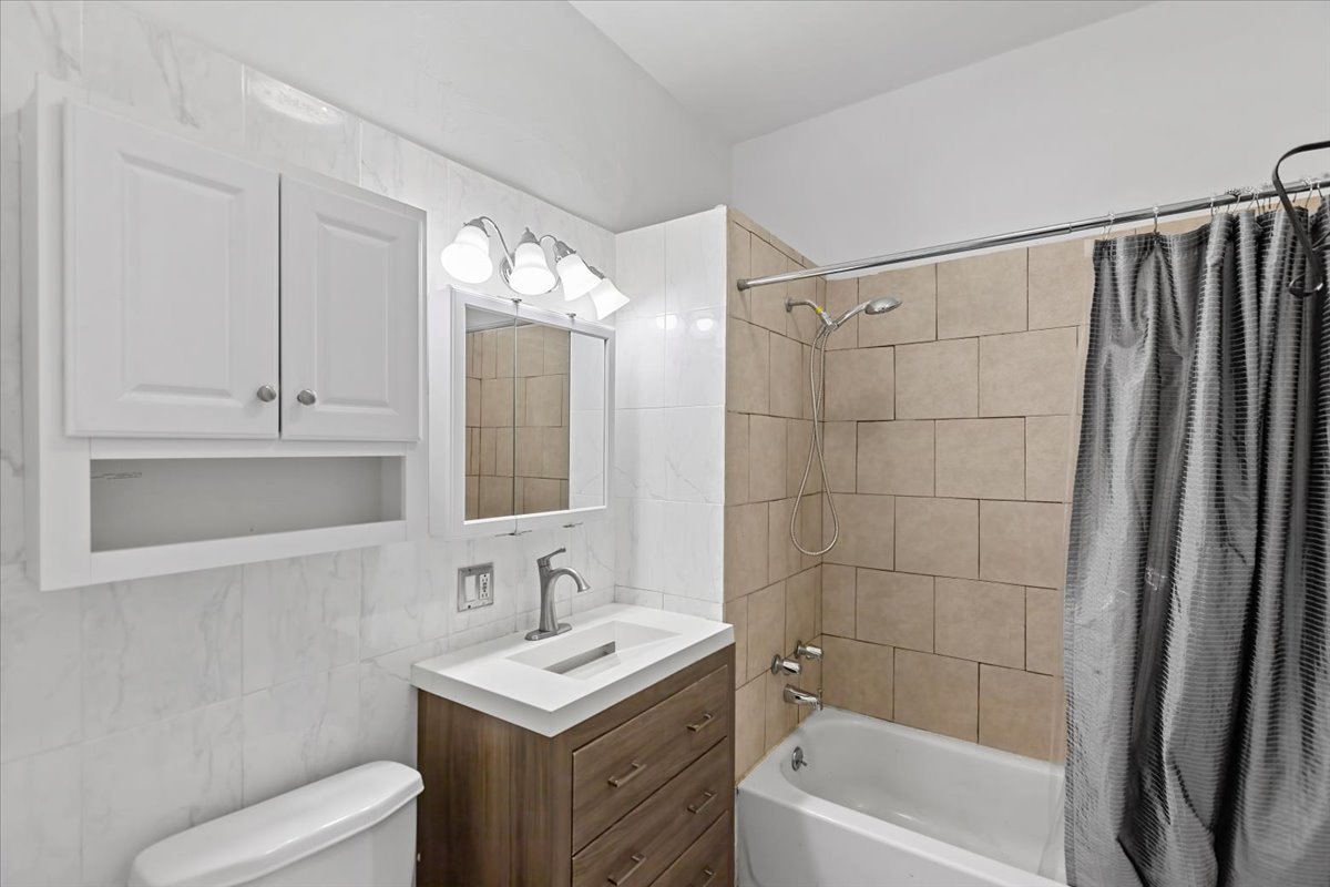 14 West Chestnut Street, Unit 1F Chicago, IL 60610 - Photo 10 of 10
