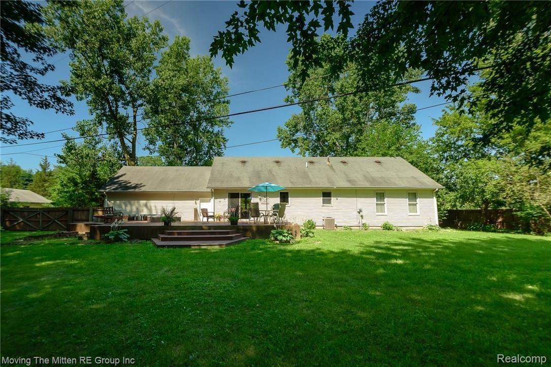 21785 Rust Road New Boston, MI 48164 - Photo 29 of 34 mtm_21875_rust-32.jpg