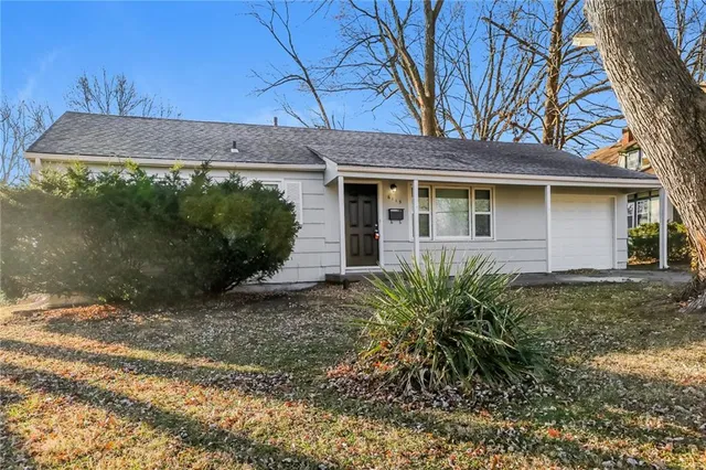 $1,750 | 6115 West 74th Street, Overland Park, KS 66204