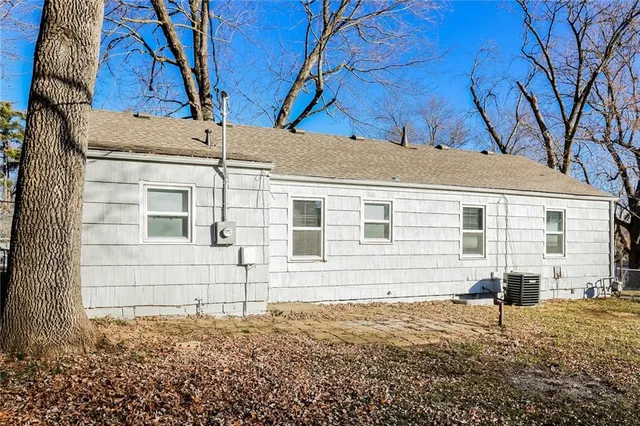 $1,750 | 6115 West 74th Street, Overland Park, KS 66204