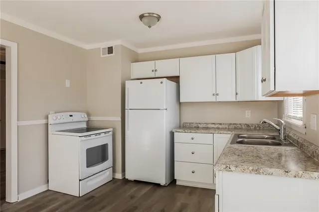 $1,750 | 6115 West 74th Street, Overland Park, KS 66204