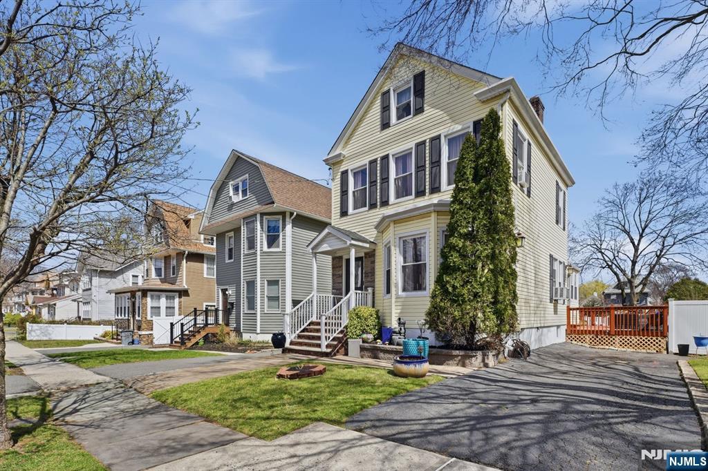 385 Berkeley Avenue Bloomfield, NJ 07003 - Photo 2 of 39