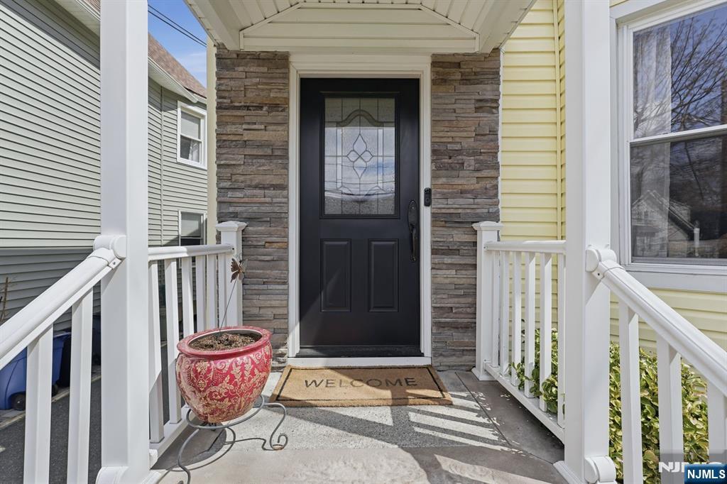 385 Berkeley Avenue Bloomfield, NJ 07003 - Photo 3 of 39