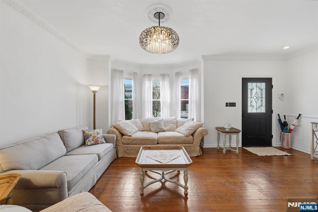 385 Berkeley Avenue Bloomfield, NJ 07003 - Photo 4 of 39