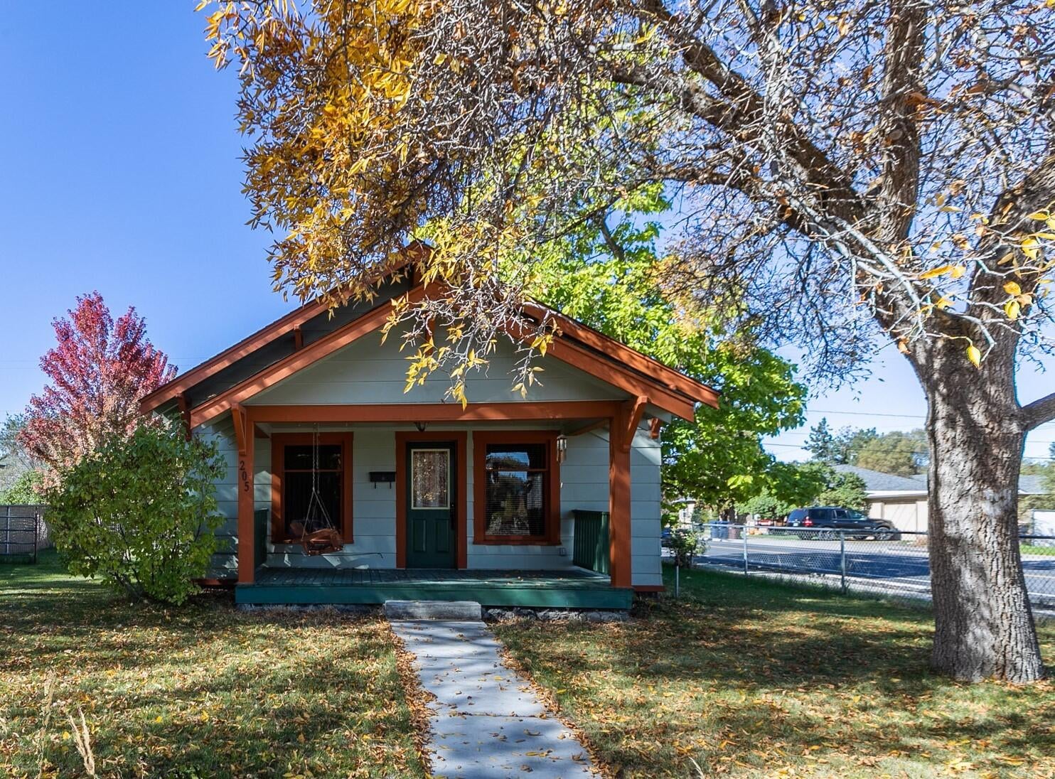 205 Southwest 9th Street Redmond, OR 97756 - Photo 1 of 24 24