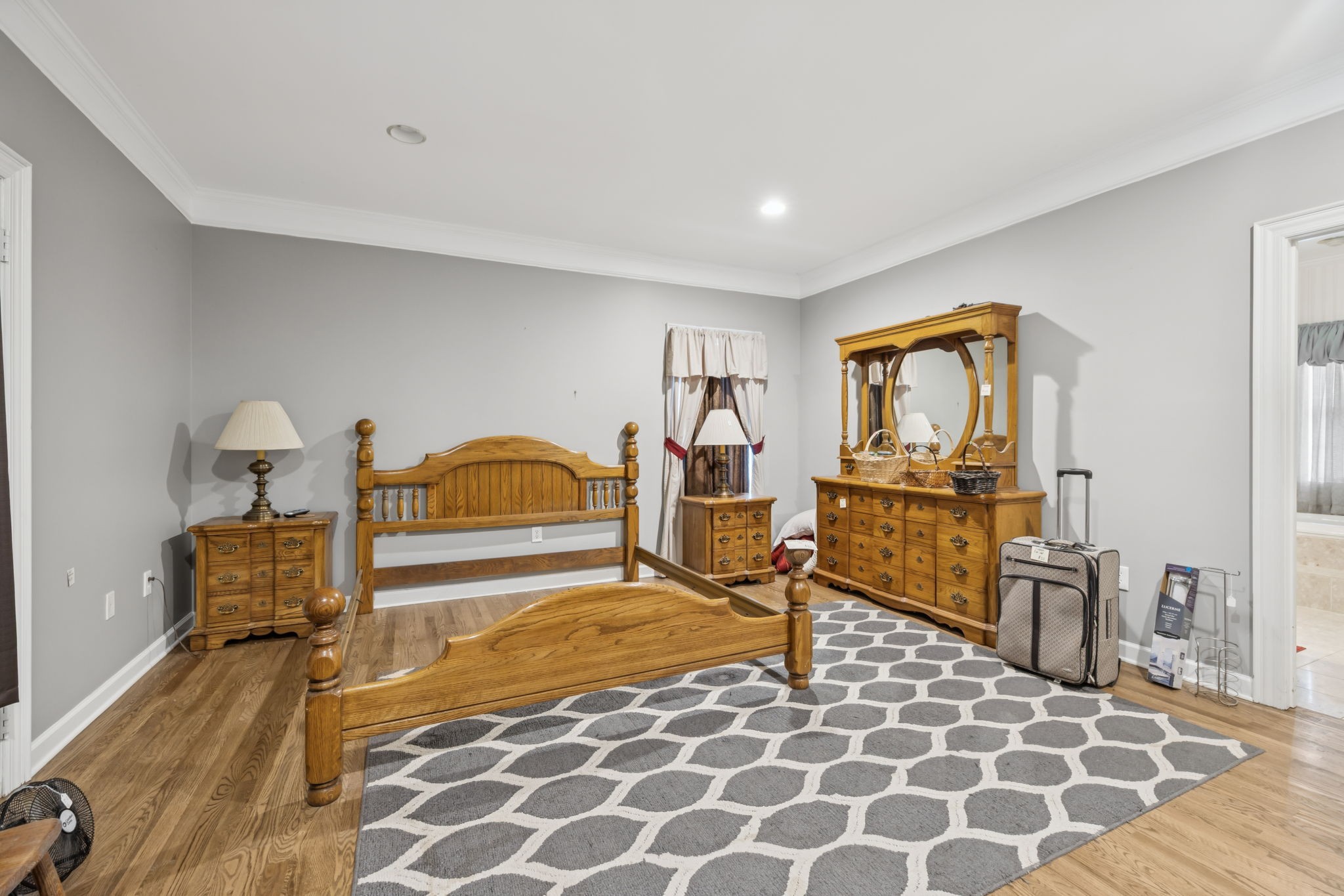 33 Bishop Road Lawrenceburg, TN 38464 - Photo 15 of 87 a living room with furniture a rug and gym equipment