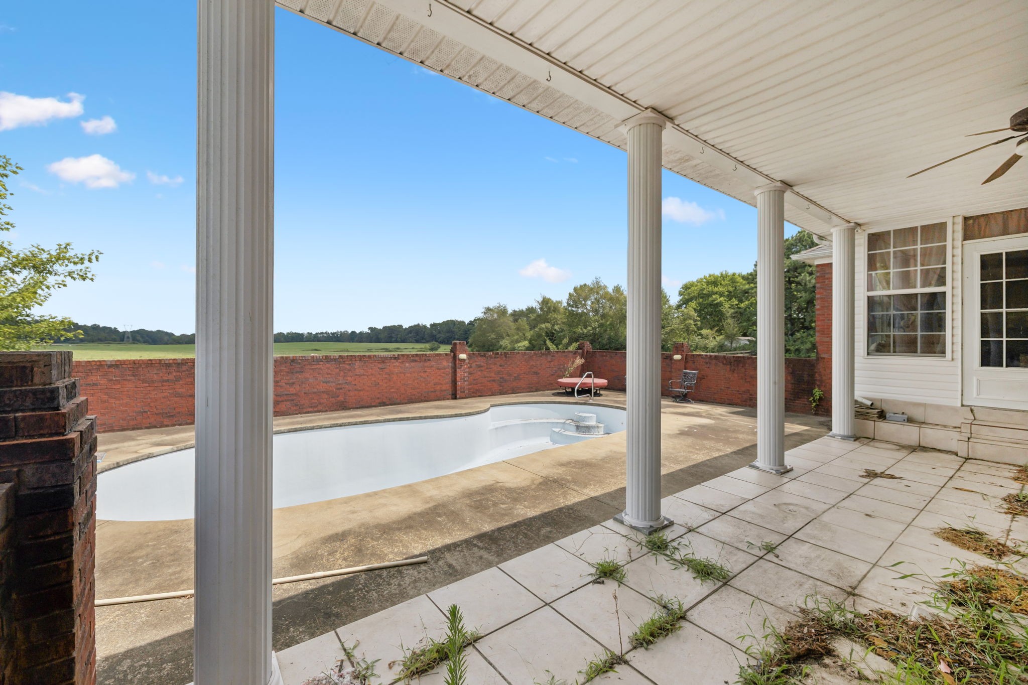 33 Bishop Road Lawrenceburg, TN 38464 - Photo 54 of 87 a view of a balcony