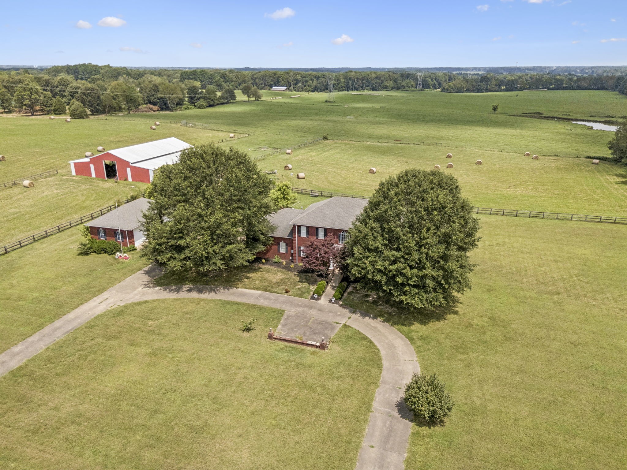 33 Bishop Road Lawrenceburg, TN 38464 - Photo 65 of 87 a view of an ocean and a mountain