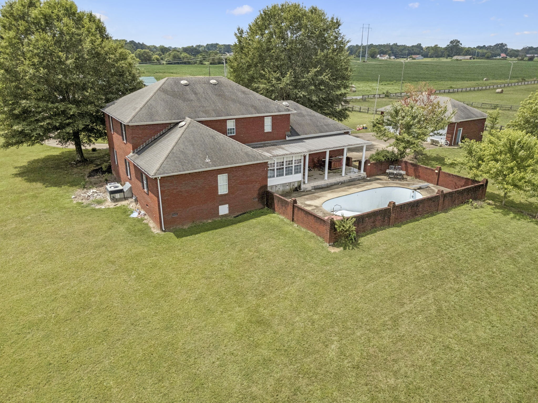 33 Bishop Road Lawrenceburg, TN 38464 - Photo 76 of 87 an aerial view of a house with swimming pool and garden