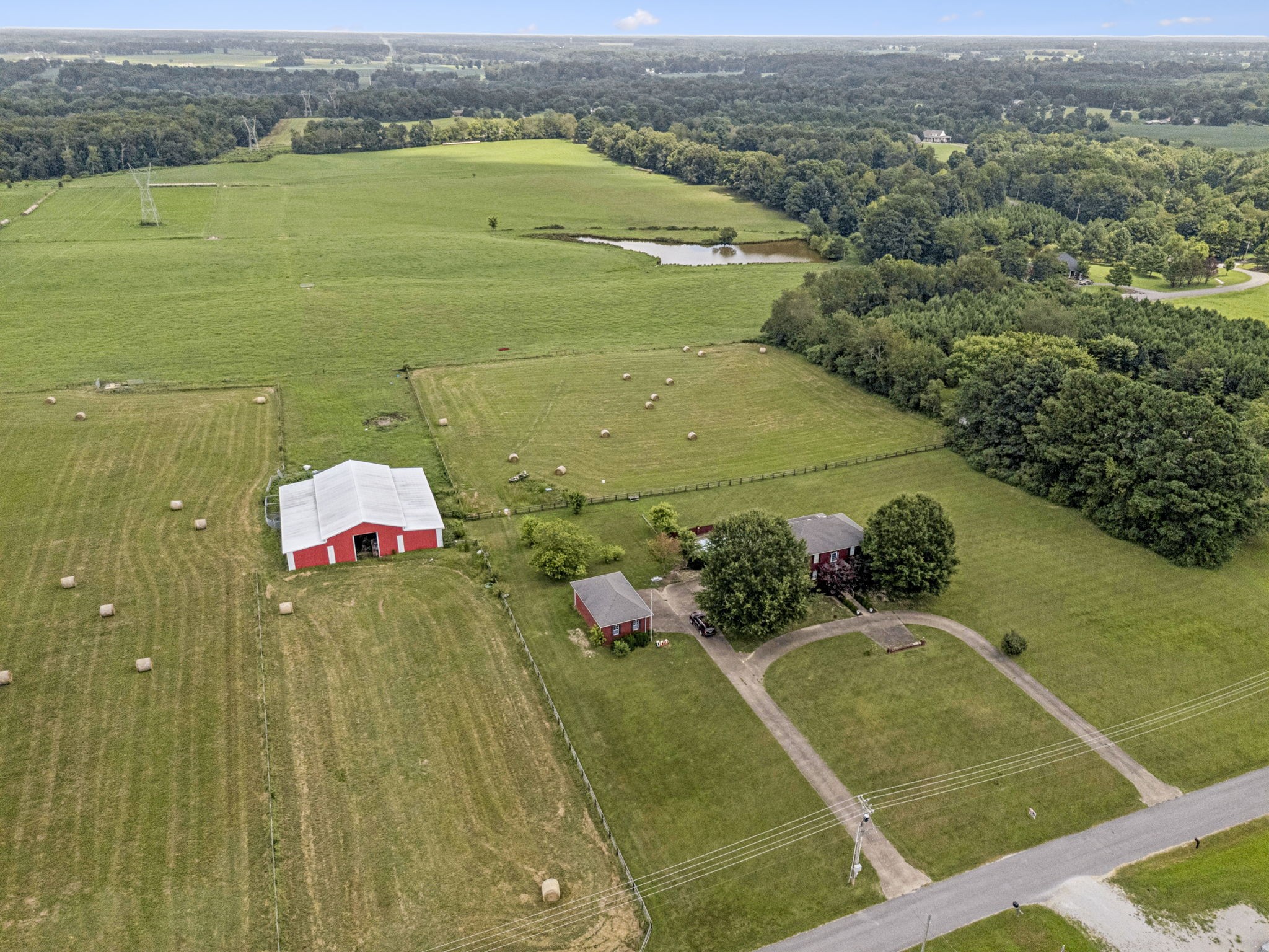 33 Bishop Road Lawrenceburg, TN 38464 - Photo 84 of 87 an aerial view of a house