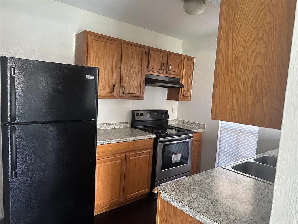 2414 Limestone Drive Arlington, TX 76014 - Photo 8 of 18 a kitchen with a refrigerator stove and a sink