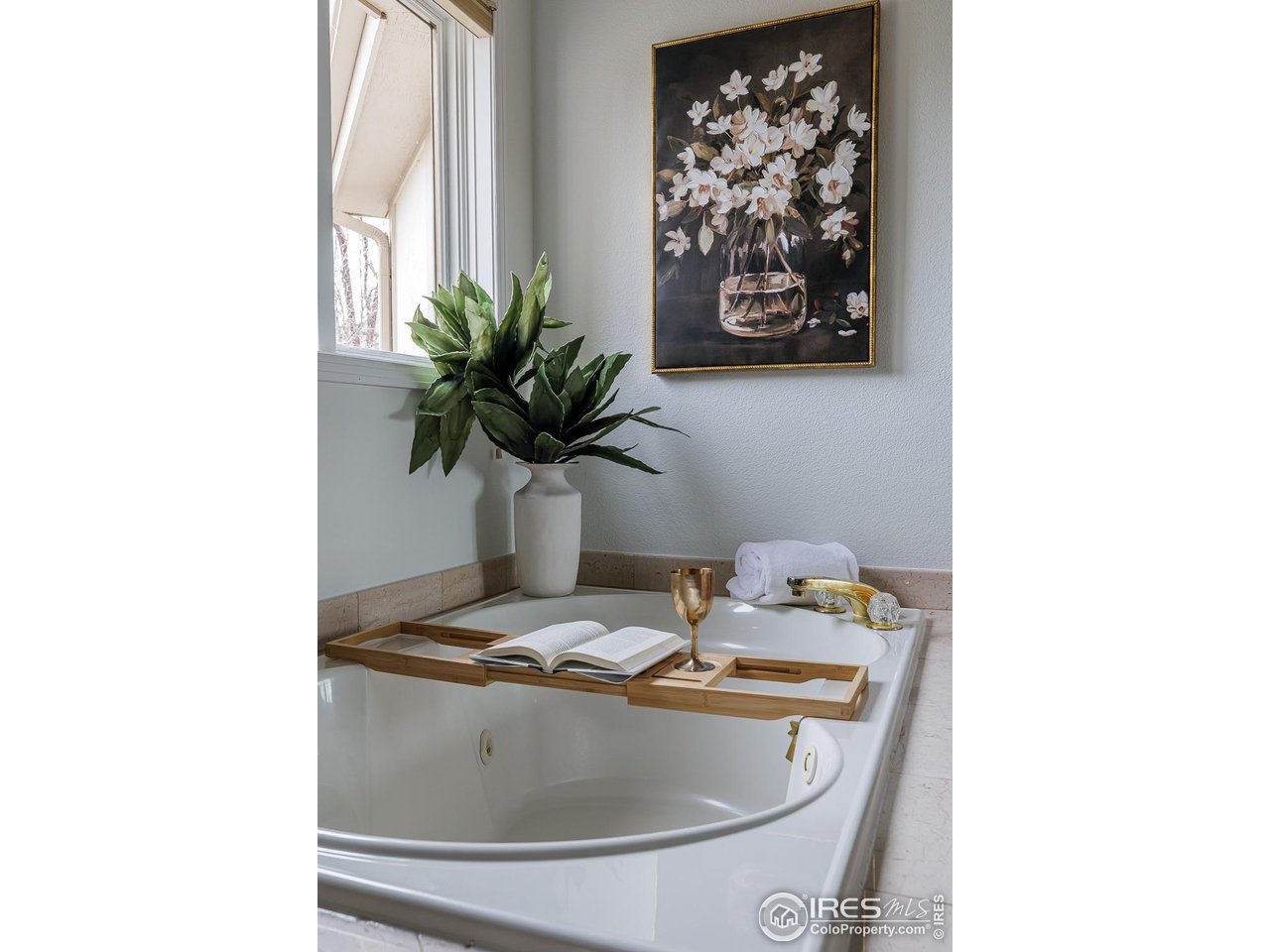 8461 Pawnee Lane Niwot, CO 80503 - Photo 20 of 31 Relaxing soaking tub in Primary bath