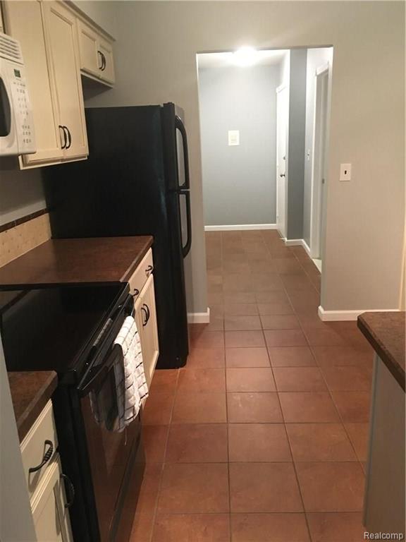 1687 Riverside Drive, Unit U14 Rochester Hills, MI 48309 - Photo 14 of 50