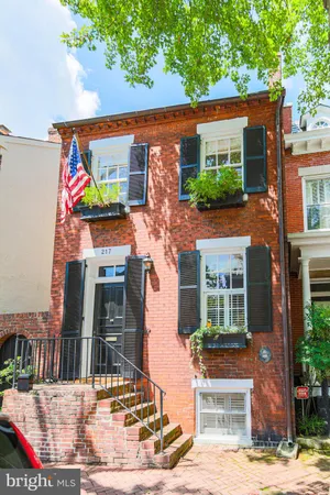 $5,995 | 217 South Lee Street, Alexandria, VA 22314