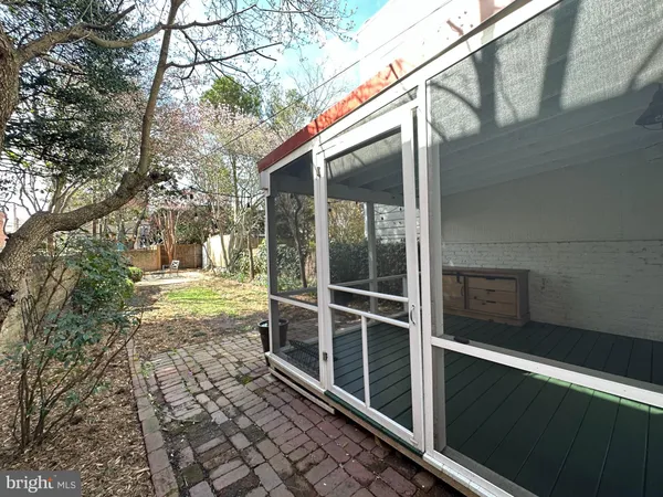 $5,995 | 217 South Lee Street, Alexandria, VA 22314