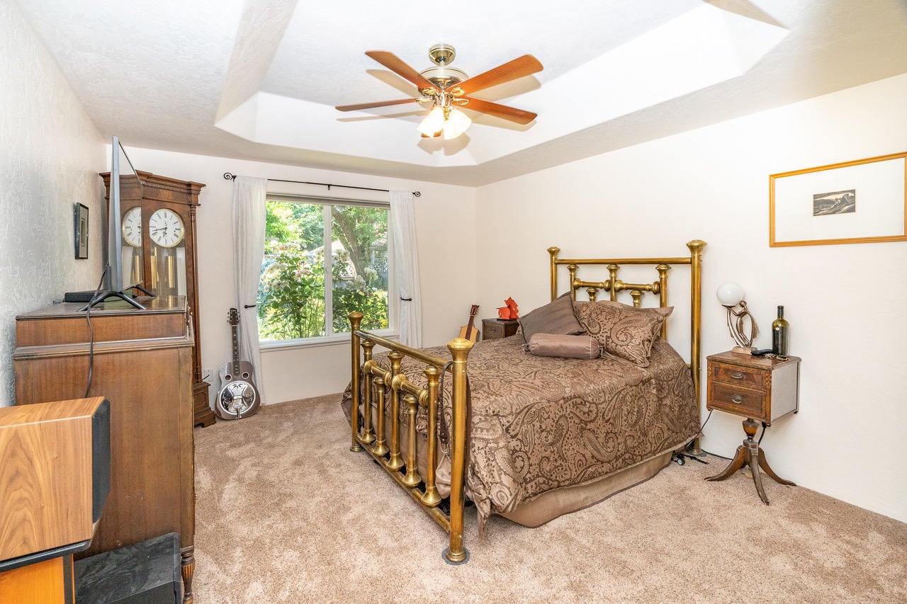 644 Benjamin Way Phoenix, OR 97535 - Photo 28 of 43 644 Benjamin (44 of 103)-Edit