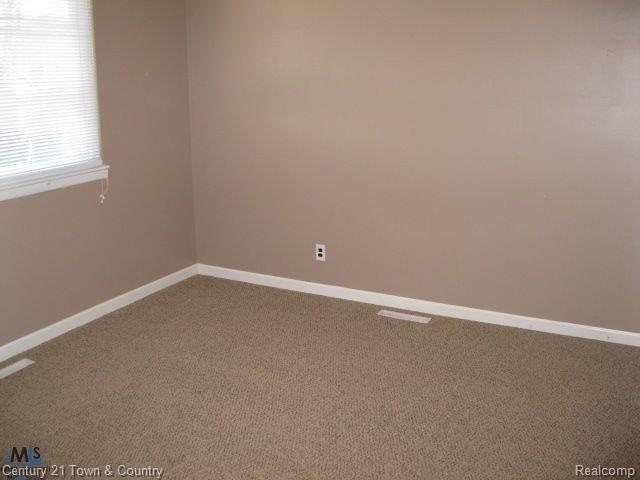 2759 Harrison Avenue Rochester, MI 48307 - Photo 21 of 25 31102194-14.jpg