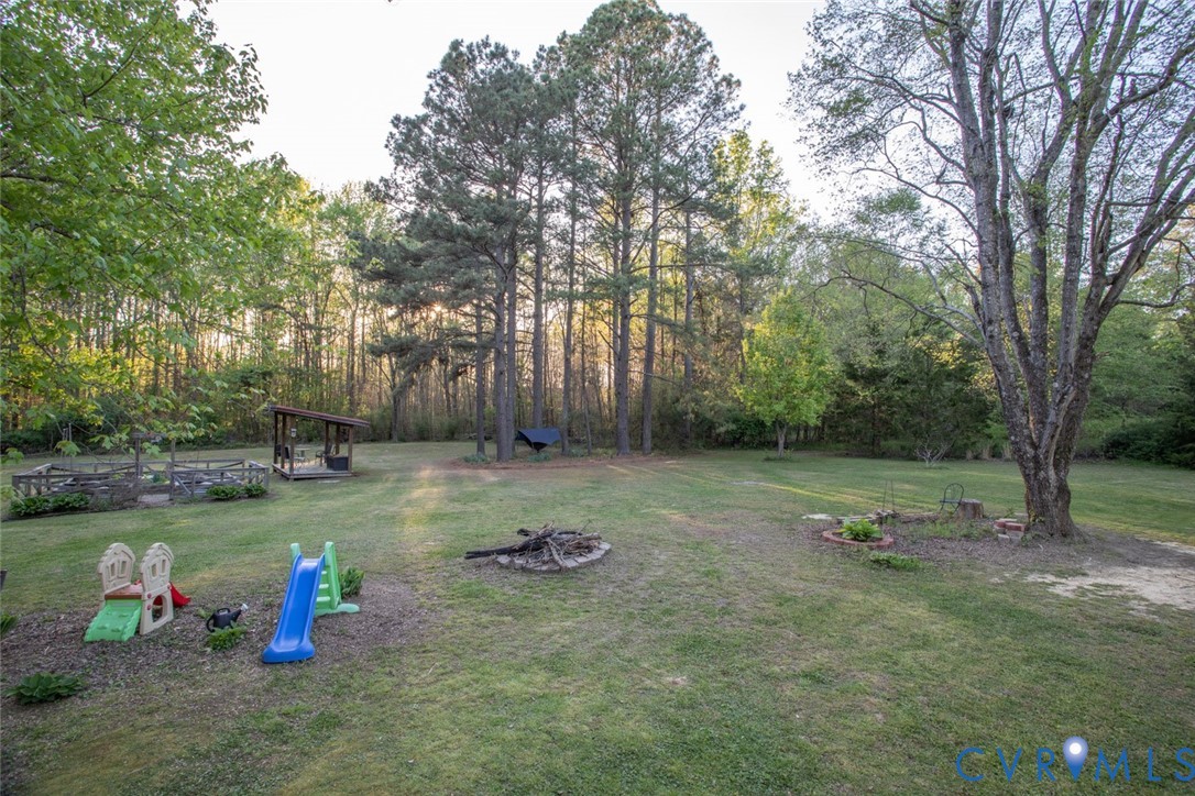 4157 New Market Road Henrico, VA 23231 - Photo 38 of 43 View of green lawn