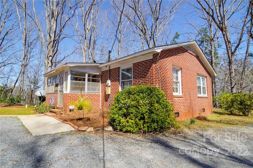 553 Loray Farm Road Dallas, NC 28034 - Photo 4 of 48 a front view of a house with a yard and potted plants