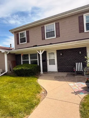 $244,900 | 1302 Kingsbury Drive, Unit E, Hanover Park, IL 60133