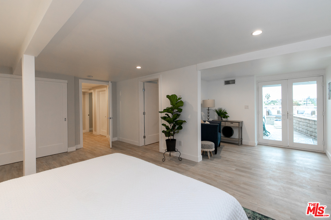 7520 Earldom Avenue Playa del Rey, CA 90293 - Photo 17 of 28 Gallery Image 17